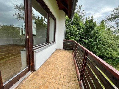 Schöne renovierte 2-Zimmer-Wohnung im Grünen mit großem Balkon in Hildesheim zu vermieten!