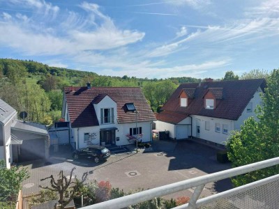 Exklusive 2-Raum-DG-Wohnung mit Balkon, ruhige Lage in Bad Nauheim