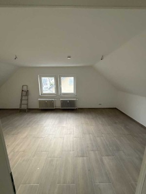 Kernsanierte 3-Zimmer-Dachgeschosswohnung zum Erstbezug