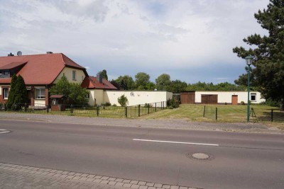 * Doppelhaushälfte, Nebengebäude u. Bauland * - großzügiges Objekt in Königsborn