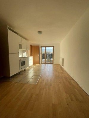 Single- oder Pärchenwohnung im Erdgeschoss mit Zugang zum Grünbereich, Parkplatz