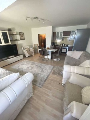 Modernisiertes 1-Zimmer-Dachgeschoss-Appartement mit TG- Stellplatz in zentraler Lage von Offenbach