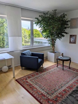Helle, freundliche 4-Zimmer-Wohnung mit Balkon und Parkblick mitten in Bergheim