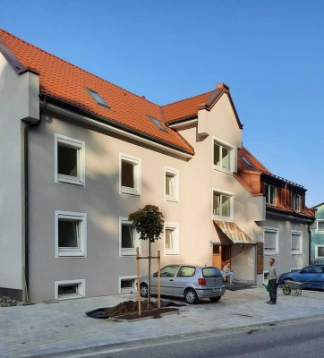 Stilvolle, vollständig renovierte 4-Raum-Wohnung mit Balkon und EBK in Pfeffenhausen