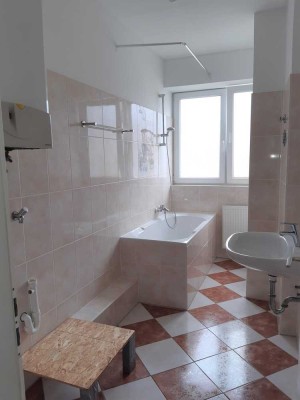 Sehr gepflegte 2-Zimmer- Wohnung in zentraler Lage von Pforzheim - WG  geeignet