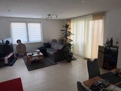 Geschmackvolle 4-Zimmer-EG-Wohnung mit gehobener Innenausstattung mit Balkon und EBK in Idstein