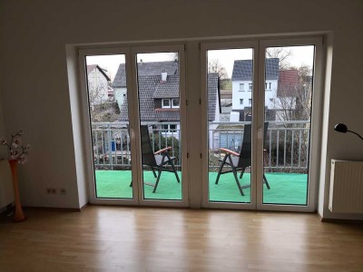 Stilvolle, geräumige und helle 1-Zi-Dachgeschosswohnung mit Balkon, EBK und Keller in Bad Rappenau