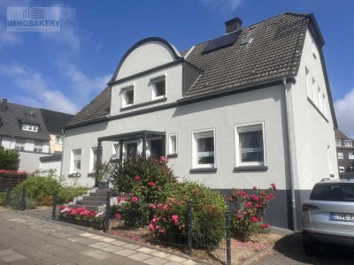 Frisch renoviertes Einfamilienhaus mit knapp 
1000 m² Grundstück