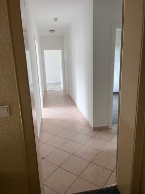 Attraktive 3,5-Zimmer-Wohnung mit Balkon in Duisburg
