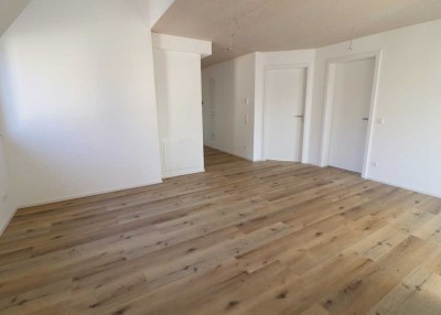 Lichtdurchflutete Maisonette-Wohnung mit zwei Balkonen in Mehrstetten - Erstbezug!