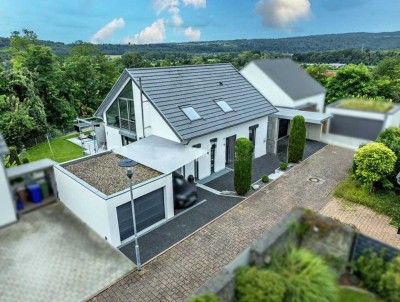 Modernes Architektenhaus mit Garten, Pool & Panoramablick