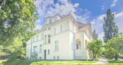 ERSTKLASSIG 2 ZI. WOHNUNG MIT TERRASSE IN CHARMANTER GRÜNDERZEITVILLA AUF EINEM PARKGRUNDSTÜCK