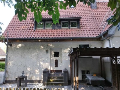 Charmantes kernsaniertes Reiheneckhaus ( denkmalgeschützt ) mit Garten und moderner Küche