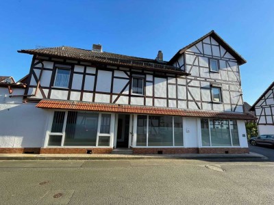 Wohnhaus mit Gewerbefläche und Garage