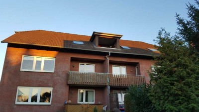 Helle, freundliche 4 Zi.DG-Whg m. Loggia, Einzelgarage und Stellplatz in ruhiger Lage am Feldrand