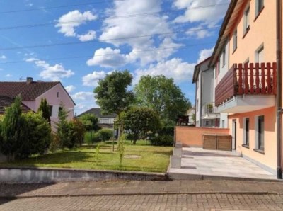 Erstbezug nach Sanierung mit Terrasse und Einbauküche: 2-Zimmer-EG-Wohnung in Karlsruhe