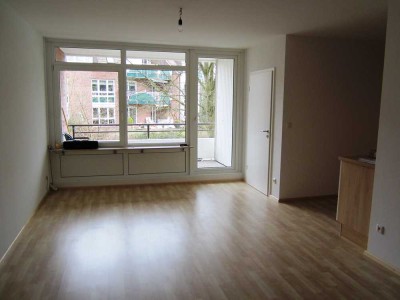 Schöne 1 1/2-Zimmer-Wohnung mit Balkon und Einbauküche in Pinneberg