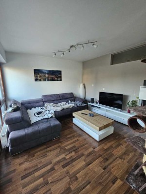 Moderne 2,5-Zimmer-DG-Wohnung mit Balkon & Einbauküche in ruhiger Lage