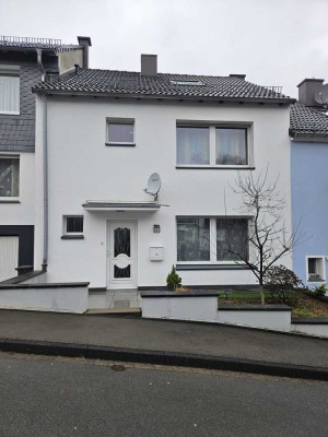 Provisionsfrei* Reihenmittelhaus in ruhiger Lage mit Garten, Garage und ausgebautem Dachgeschoss