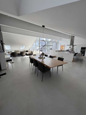 EINMALIGES LUXUS-PENTHOUSE MITTEN IM WESTEND