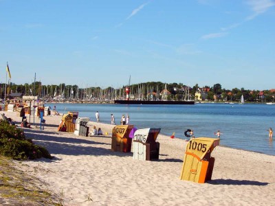 Eckernförde-Borby: Gut vermietete Doppelhaushälfte mit Vollkeller zu verkaufen !