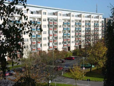 Komfortable Etagenwohnung mit Aufzug, Loggia & EBK in Schönwalde II