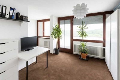 ::: Einzigartige DG-Wohnung I kl. Einheit I Blick ins Grüne I Balkon & Terrasse I TG-Stpl. :::