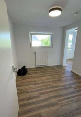 Modernes WG-Zimmer in bester Lage (Pauschalmiete)