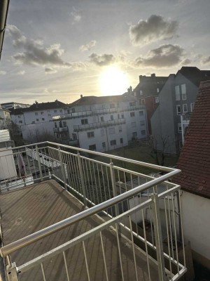 Top Lage: Helle 2-Zimmer Wohnung am Ringpark in Würzburg/Sanderau