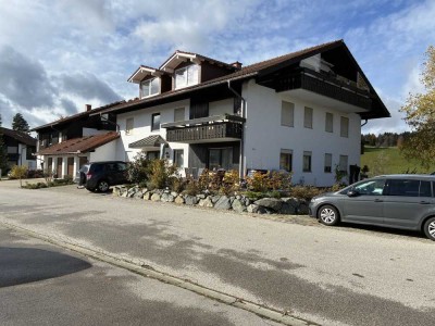 Traumhafte 4-Zimmer-Dachgeschosswohnung mit Bergblick, zwei Balkonen und Garagenstellplatz
