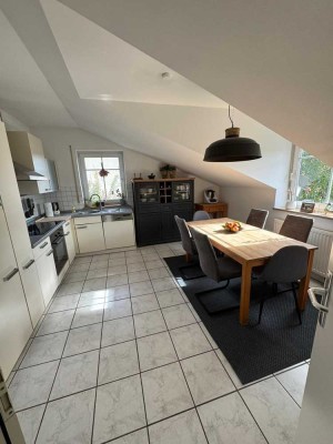 Gepflegte 3 Zimmer Dachgeschoßwohnung nähe Bahnhof