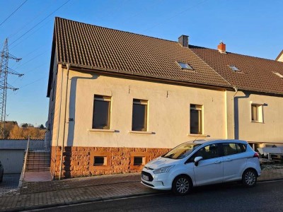 gepflegtes 2-Familienhaus / Garage in Püttlingen