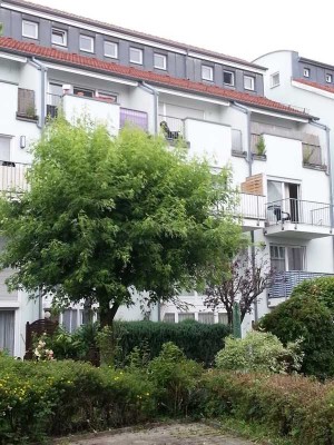 Stilvolle 2-Raum-Wohnung mit Balkon und Einbauküche in Dörfles-Esbach