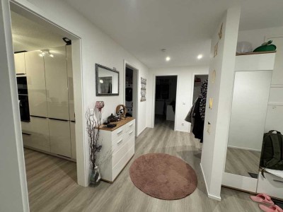 Gut gelegene Neubau 3-Zimmer-Wohnung mit Aufzug und TG