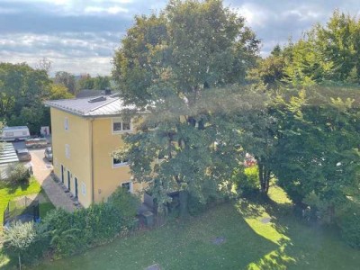 Von Privat. Sanierte, lichtdurchflutete 3-Zimmer Wohnung mit Balkon im 3. OG in Gauting