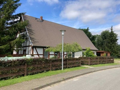 Wohnhaus mit Fachwerk - Traumgrundstück mit ca. 10.500 m² - Einbauküche - Kaminofen - Carport....