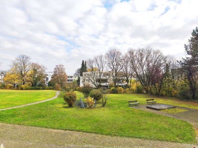 Helle, frisch renovierte 2,5-Zimmer-Wohnung mit Tiefgaragenstellplatz in Stuttgart-Möhringen