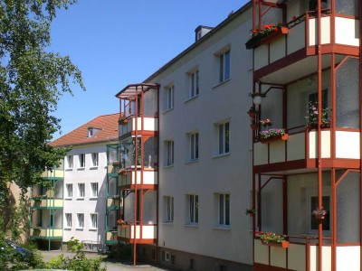 Gemütliche 2-Raum-Wohnung mit großem Balkon und Badewanne