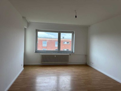 Endlich zu Hause – renovierte 3,5 Zimmer mit Balkon suchen neue Mieter!