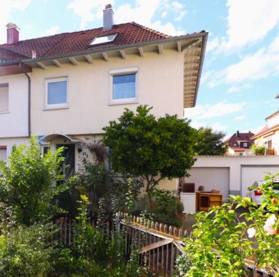 Charmantes Reihenendhaus in Reutlingen mit Garten & Garage in Toplage