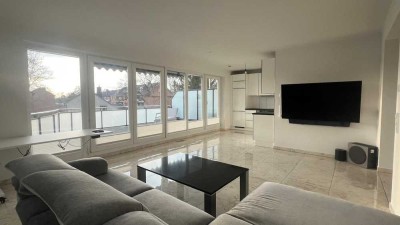 Exklusive 3-Zimmer-Penthouse-Wohnung mit luxuriöser Innenausstattung mit EBK in Norderstedt