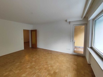 Helle, freundliche 2 1/2-Zi.-Wohnung mit Balkon