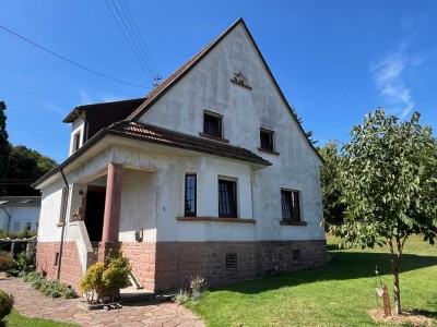 HÜTTERSDORF : STILVOLL mit CHARAKTER und 1143 m² GRUNDSTÜCK in gefragter Wohnlage !