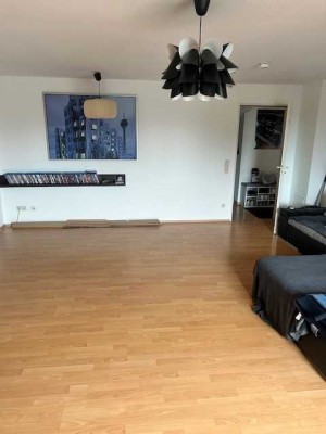 Sehr schöne 2-Zimmer 76 m² DG-Wohnung in Düsseldorf