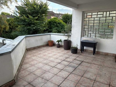 Großzügige 5,5 Zimmer Wohnung mit Terrasse im Marienviertel
