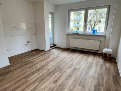 * VINYLBODEN - MODERNES BAD - ebenerdige Dusche + große Wohnküche * für 1-2 Personen * KL WEST