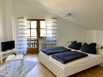 ruhige gelegenes, möbliertes Appartment mit Blick vom Balkon aus zur Kampenwand zu vermieten