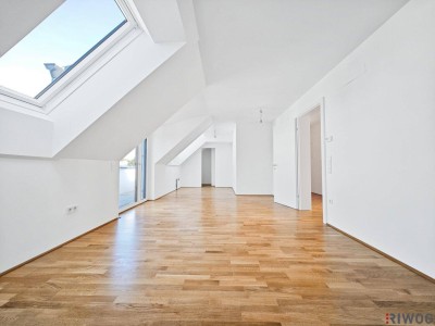 Erstbezug nach Errichtung | 3-Zimmer Dachgeschosswohnung mit Balkon in ruhigen Innenhof | PKW-Abstellplatz | fertiggestellt &amp; bezugsbereit