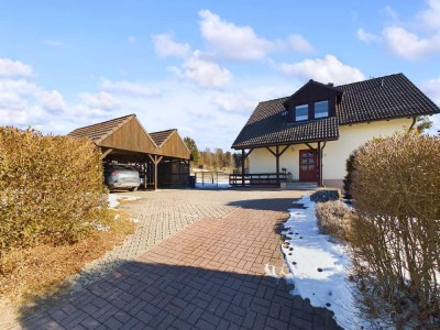 Gepflegtes Einfamilienhaus mit Einliegerwohnung, Doppel-Carport & großem Grundstück