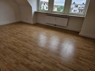 Frisch modernisierte Dachgeschosswohnung mit ca. 62 m² Wohnfläche und  3 Zimmern